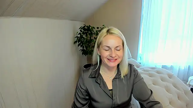 Snapshot of Alicee_Gracee chatting on December 17, 2024, 11:17 am Alicee Gracee online show from December 17, 2024, 11:17 am