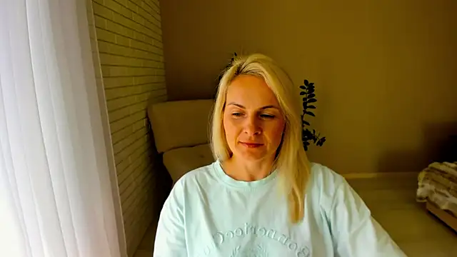 Snapshot of Alicee_Gracee chatting on September 22, 2025, 9:22 am Alicee Gracee online show from September 22, 2025, 9:22 am