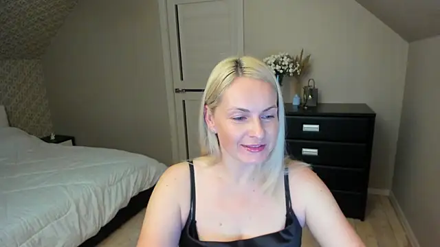 Alicee Gracee online show from October 24, 2025, 7:32 pm