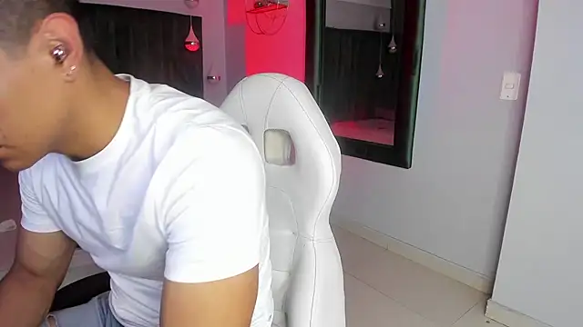 Lucii fer  online show from November 9, 2025, 11:52 am