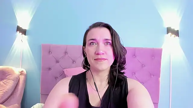 kyoakane online show from December 4, 2024, 9:46 pm