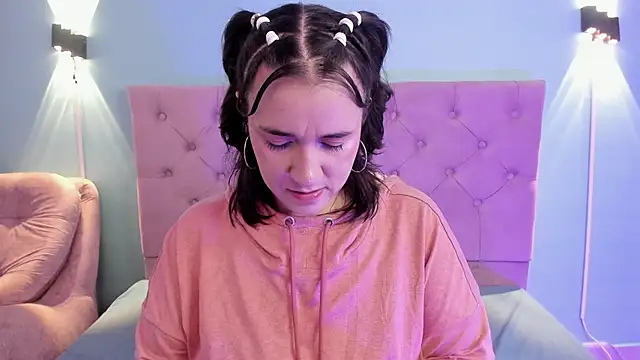 kyoakane online show from December 18, 2024, 4:31 am