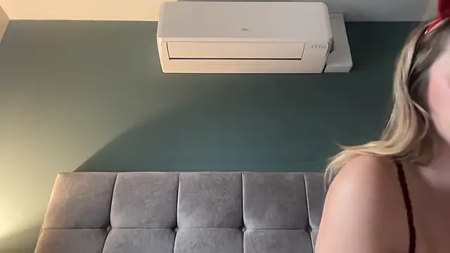 LustfulLuna  online show from October 30, 2025, 3:24 pm