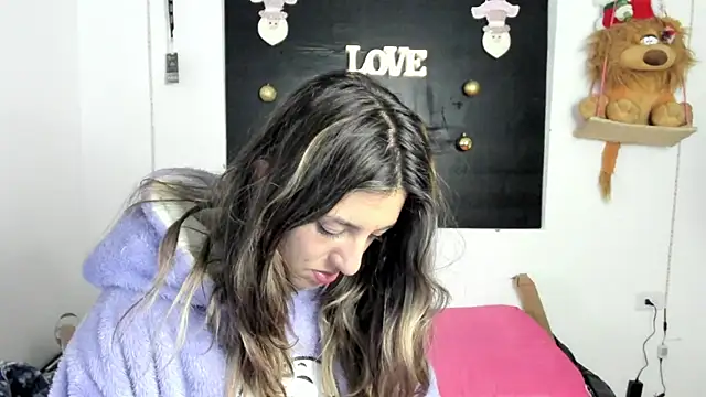 queen-natty online show from December 9, 2024, 6:01 am