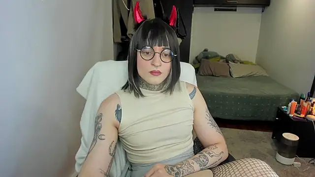 ShiiraVelkor online show from October 31, 2025, 9:21 am