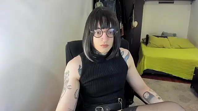 ShiiraVelkor online show from December 5, 2025, 9:40 am