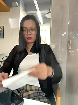 Bella0815 online show from November 17, 2025, 6:52 am