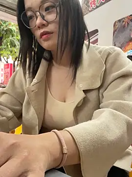 Bella0815 online show from December 2, 2025, 9:03 am