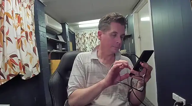 tilobinder online show from March 14, 2025, 4:09 pm