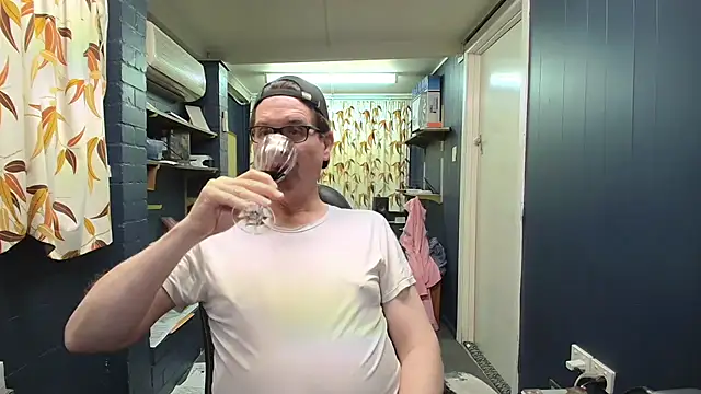 tilobinder online show from September 12, 2025, 1:44 pm