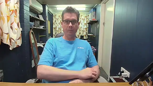 tilobinder online show from October 11, 2025, 1:53 pm