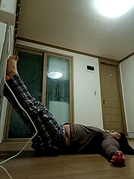 hello098712 online show from February 24, 2025, 3:42 pm