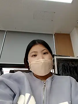 hello098712 online show from September 26, 2025, 3:21 am