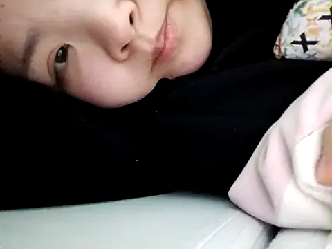 hello098712 online show from February 15, 2026, 12:14 pm