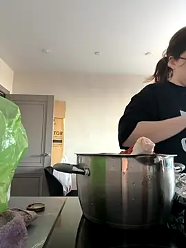 Snapshot of CutiePie3 chatting on November 28, 2025, 9:23 am CutiePie3 online show from November 28, 2025, 9:23 am