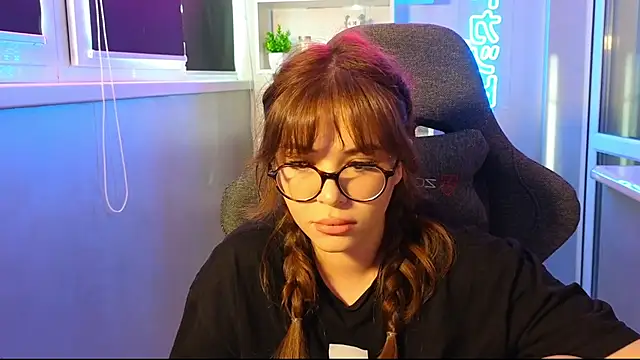 Snapshot of CutiePie3 chatting on November 30, 2025, 8:40 am CutiePie3 online show from November 30, 2025, 8:40 am