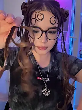 Snapshot of CutiePie3 chatting on February 6, 2026, 9:29 pm CutiePie3 online show from February 6, 2026, 9:29 pm