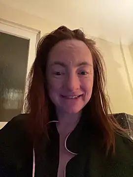 Snapshot of LouiseTswing chatting on December 22, 2024, 10:36 pm LouiseTswing online show from December 22, 2024, 10:36 pm