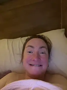 Snapshot of LouiseTswing chatting on December 30, 2024, 11:28 pm LouiseTswing online show from December 30, 2024, 11:28 pm