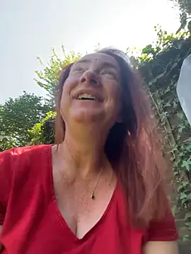 LouiseTswing online show from April 27, 2026, 12:25 pm