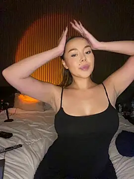 mayakitsune69 online show from February 8, 2026, 10:29 am