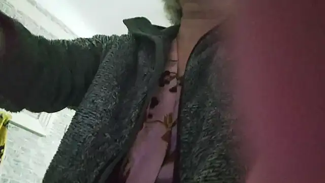 EdithManning online show from January 15, 2025, 3:43 am