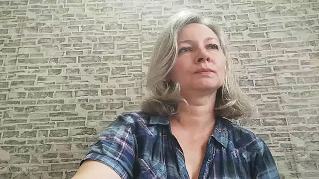 EdithManning online show from September 15, 2025, 5:18 am