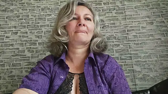 EdithManning online show from September 22, 2025, 5:42 am