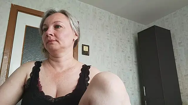 Snapshot of EdithManning chatting on July 11, 2026, 5:21 am EdithManning online show from July 11, 2026, 5:21 am