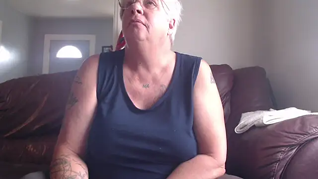 canadiancougar1965 online show from October 23, 2025, 2:27 pm