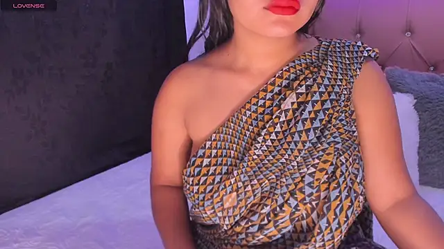 Snapshot of shara_queen1 chatting on January 17, 2025, 6:44 pm shara queen1 online show from January 17, 2025, 6:44 pm