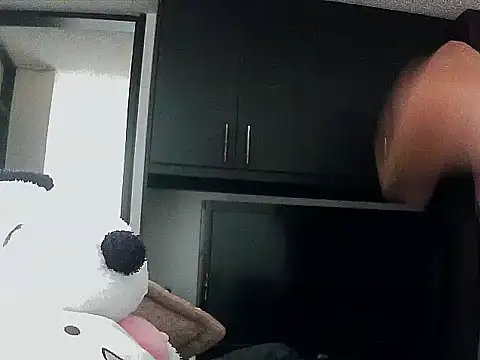 aixs93 online show from November 3, 2025, 3:46 pm