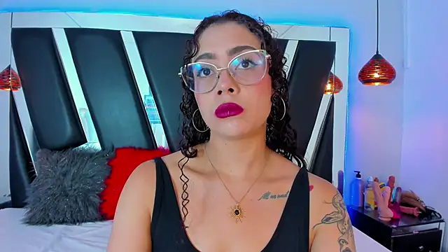 antonelllepiercee online show from February 21, 2025, 11:33 am