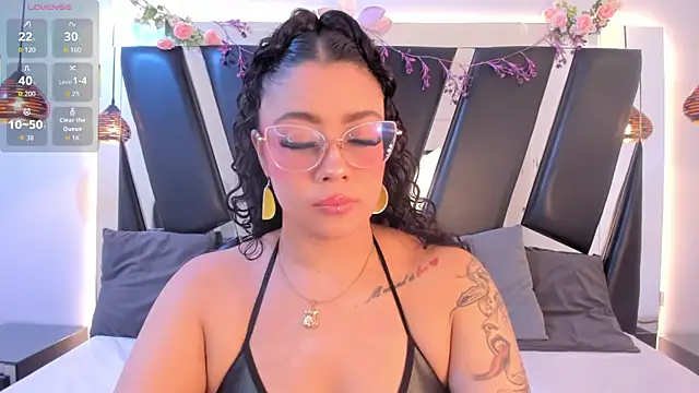 antonelllepiercee online show from April 15, 2026, 11:28 am