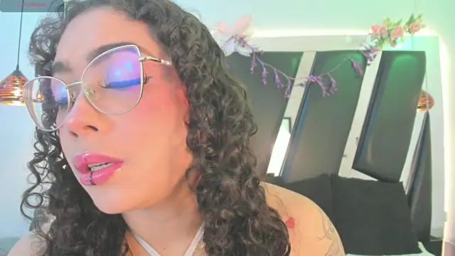 Snapshot of antonelllepiercee chatting on July 17, 2026, 1:51 pm antonelllepiercee online show from July 17, 2026, 1:51 pm