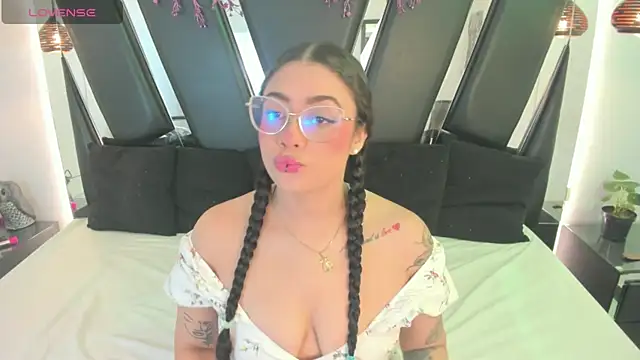 Snapshot of antonelllepiercee chatting on July 19, 2026, 11:36 am antonelllepiercee online show from July 19, 2026, 11:36 am