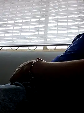 dragon1006 online show from April 11, 2026, 8:35 pm