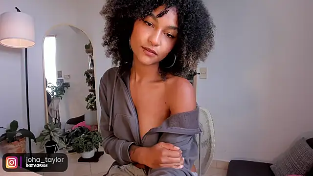 Snapshot of Johaphyton chatting on February 13, 2025, 8:13 pm Johaphyton online show from February 13, 2025, 8:13 pm