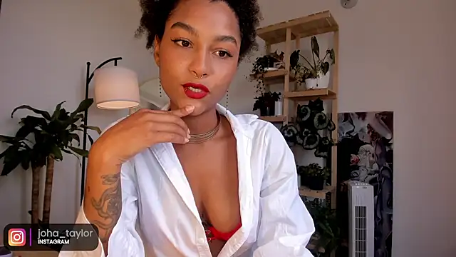 Snapshot of Johaphyton chatting on March 8, 2025, 8:35 pm Johaphyton online show from March 8, 2025, 8:35 pm