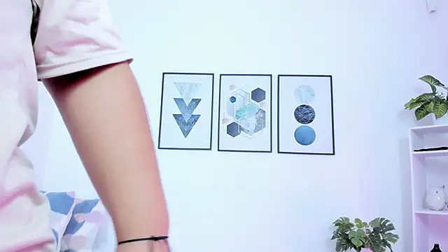 Abriil7 online show from February 3, 2025, 3:31 am