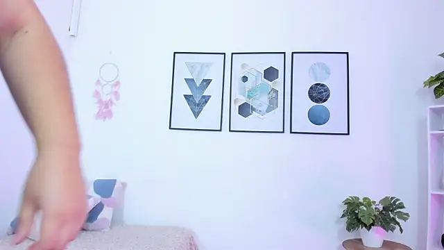 Abriil7 online show from February 19, 2025, 3:39 am