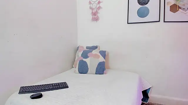 Abriil7 online show from October 13, 2025, 3:39 am