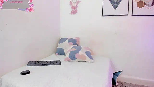 Abriil7 online show from November 18, 2025, 3:34 am