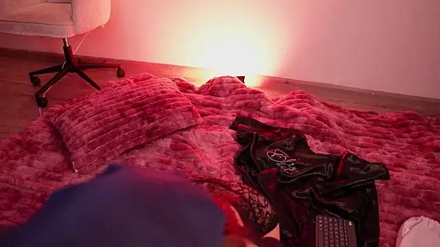 Megga Bluee online show from October 25, 2025, 1:57 am