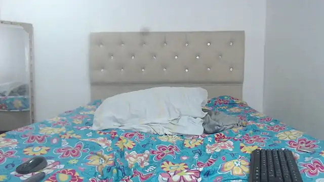 CorinaSmith28 online show from December 4, 2024, 1:36 am