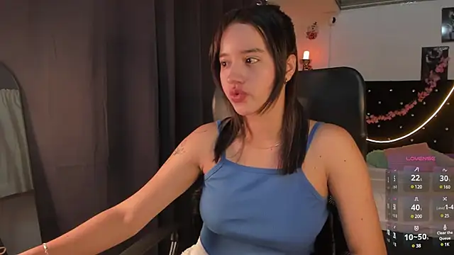 Snapshot of emilyrouxe chatting on February 9, 2025, 4:07 pm emilyrouxe online show from February 9, 2025, 4:07 pm