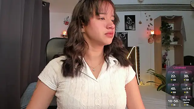 Snapshot of emilyrouxe chatting on March 4, 2025, 3:04 pm emilyrouxe online show from March 4, 2025, 3:04 pm