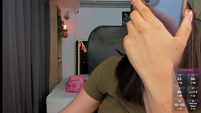 Snapshot of emilyrouxe chatting on March 20, 2025, 7:14 pm emilyrouxe online show from March 20, 2025, 7:14 pm