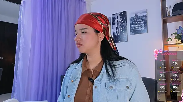 Snapshot of emilyrouxe chatting on September 20, 2025, 1:56 pm emilyrouxe online show from September 20, 2025, 1:56 pm