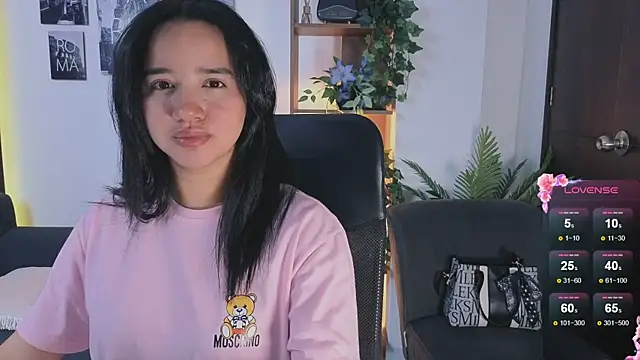 Snapshot of emilyrouxe chatting on September 23, 2025, 1:58 pm emilyrouxe online show from September 23, 2025, 1:58 pm